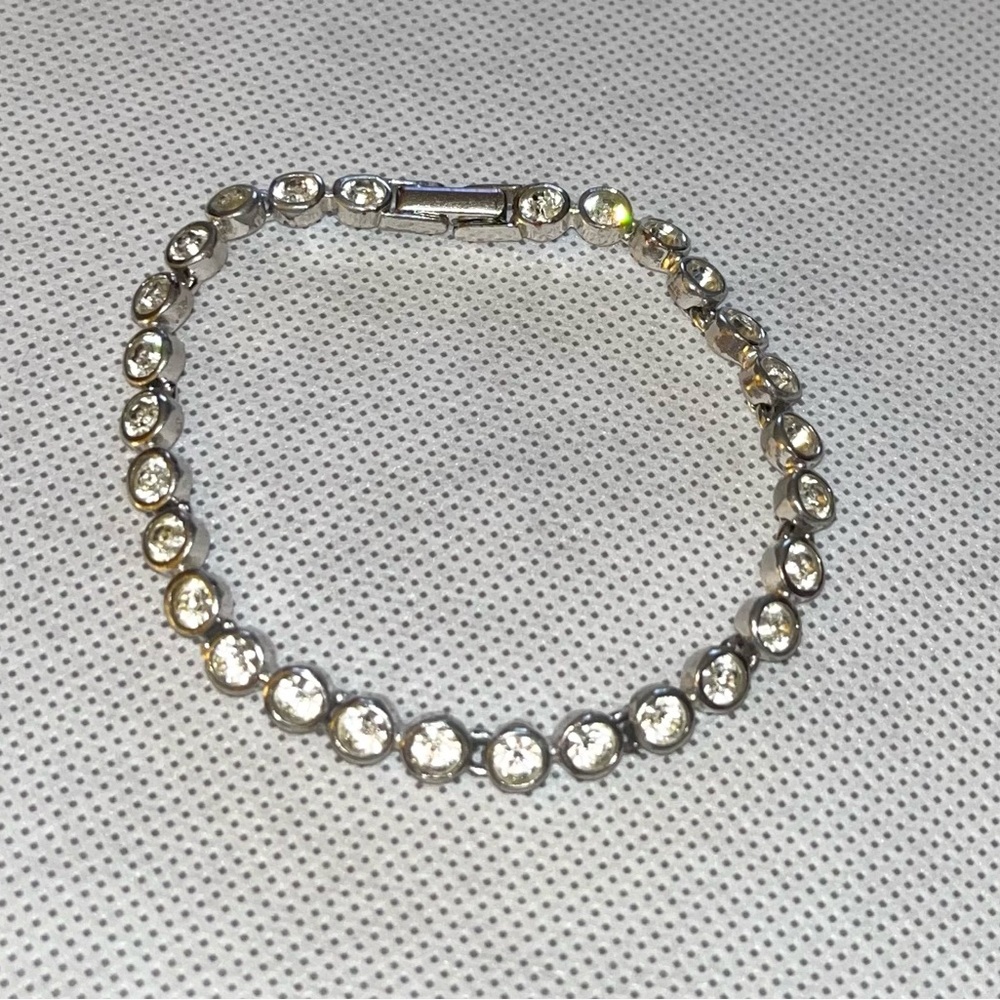 Swarovski Crystal Tennis Bracelet - round cut - EUC